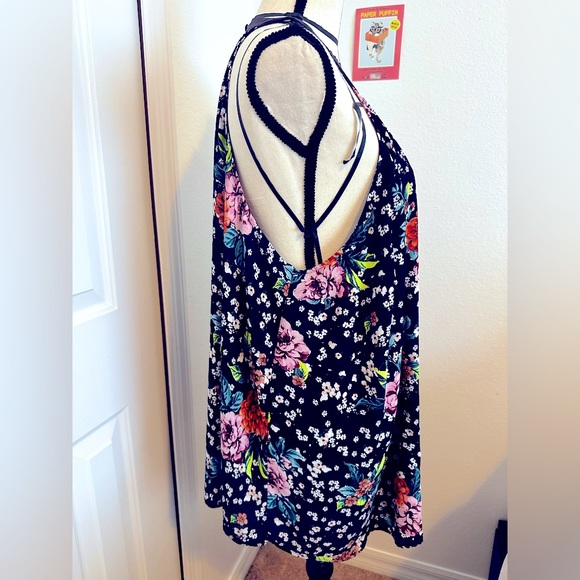 Plus size, floral halter style top from Torrid. - Picture 2 of 5